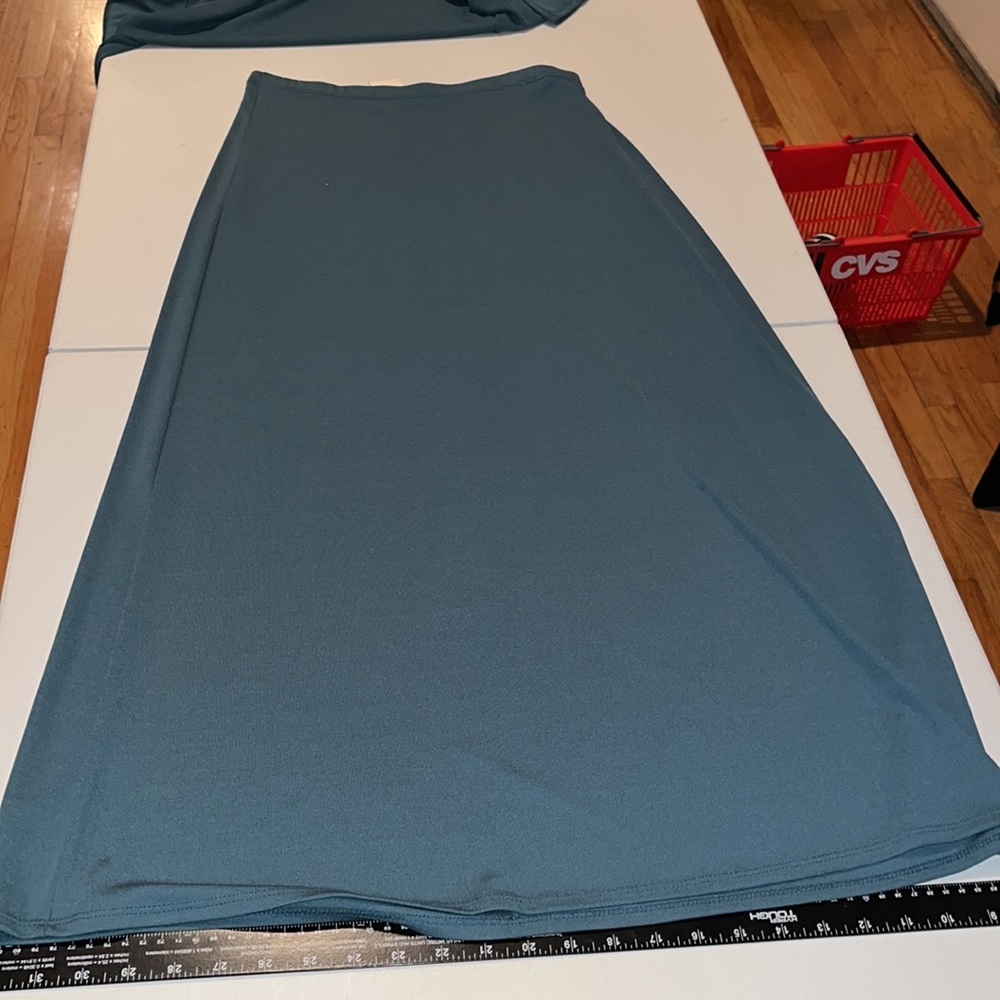 Max Studio  size Medium Teal blue 2 piece  3/4 sleeve top & pull on Maxi skirt - Picture 3 of 14